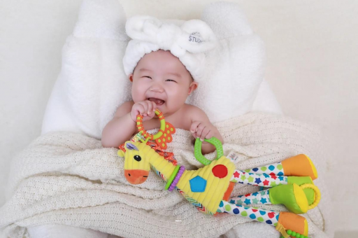 忻州四个月宝宝揉眼睛